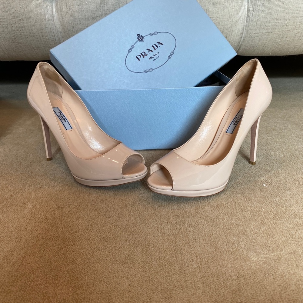 Prada tan patent leather peep toe heels